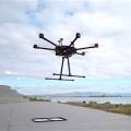 Drohne sammelt Bilddaten beim Überfliegen eines Gewässers (Foto: stanford.edu)