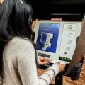 Stimmabgabe am Wahlcomputer mit Sicherheitsrisiko (Foto: essvote.com)