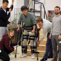 Damit Paraplegiker wieder laufen können: Das Team Varileg enhanced baut ein motorisiertes Exoskelett. (Bild: ETH Zürich / Team Varileg enhanced)