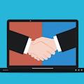 Handshake: Unternehmen genießen wieder mehr Vertrauen (Foto: pixabay.com, Mohamed Hassan) 