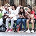 Teenager: Smartphone ist der ständige Begleiter im Alltag (Foto: pixabay.com, Gary Cassel)