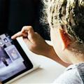 Tablet: Altersnachweis für Kinder im Web diskutiert (Foto: Starkov/unsplash.com)