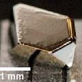 Pyrit-Kristall aus dem Labor wird zum Magneten (Foto: twin-cities.umn.edu)