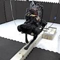 Laborversuch: Neuer Roboter balanciert über einen Schwebebalken (Foto: cmu.edu)
