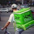 Symbolbild: Uber-Eats-Fahrer (Bild: Unsplash/Robert Anasch)