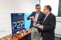 Pietro Pignatiello, CEO Pi2Process (links), und Thomas Burkhardt, Account Manager GIA Informatik, im Gespräch über die neue Technologie 3D-Hybrid Additive Manufacturing (Bilder: zVg)