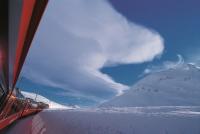 Rhätische Bahn: Atemberaubende Aussicht auf die Bündner Berge aus den grossen Panoramafenstern (Bild: zVg)